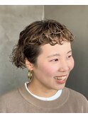 short［ランダムウェーブくるくるショートバング耳掛けパーマ］