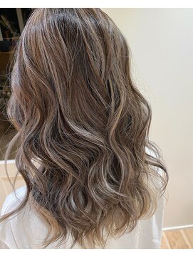 ハシュハシュ(hush-hush) 外国人風カラー