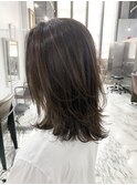 カーキグレージュ・春に人気なカラー