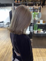 アルカナ 明治神宮前原宿(ARCANA)&nbsp;ホワイトグレージュ コンマヘア くすみブルー ダークアッシュ