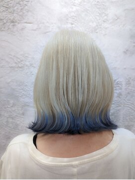 アトリエ バロッコ(atelier Barocco) 切りっぱなしにエンドカラーを添えて