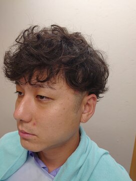 ヴェルデ シンバシ(VERDE SHINBASHI) デザインパーマ マッシュ ツーブロック フェード 刈上 ビジネス