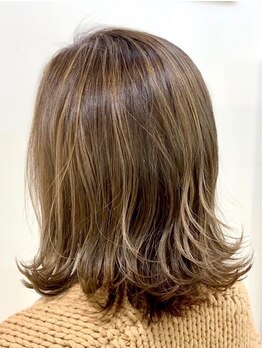 アズール 草加(azule)の写真/白髪カバーにおすすめなハイライトや明るい白髪染めのハイブリッドカラー！ツヤが出てキレイな仕上がり♪