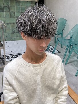 アディション 渋谷(ADITION) 波巻きスパイラル　ホワイトメッシュ　波巻きパーマ　刈り上げ