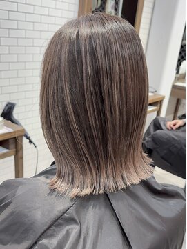 アミーゴ(AMIGO) 外ハネボブ バレイヤージュ 白髪ぼかし ベージュカラー