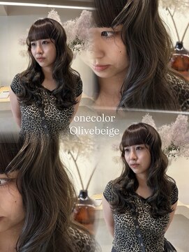 透け感たっぷりのオリーブベージュ