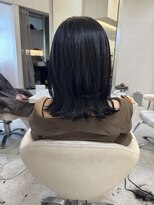 アナ ラーナ(Anna Lanna)&nbsp;ばっさりビフォーアフター☆ハッシュカット×ブルーブラック