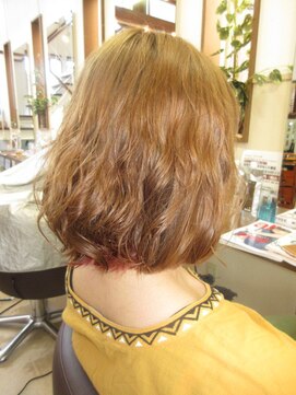 コアフィールフィス(COIFFURE fils) ボブラインのゆるふわウェーブ