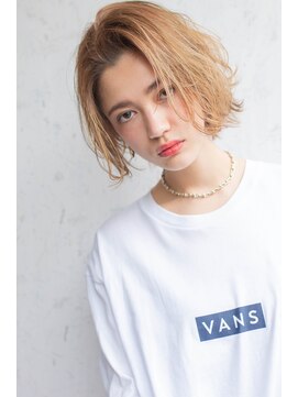 サングース(Sungoose) sungoose　ショートボブニュアンスカラーセンターパート