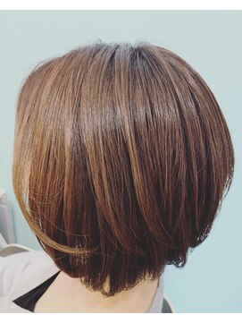 エリシオン(ELYSION) 前下がりショートボブ