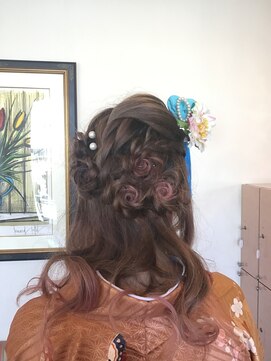 サエラクワトロ アシメフルールハーフアップ