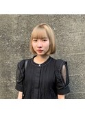 ぱっつんブロンドボブ
