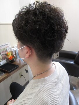 コアフィールフィス(COIFFURE fils) 【見附　今町】メンズカット　黒髪　パーマ　センターパート