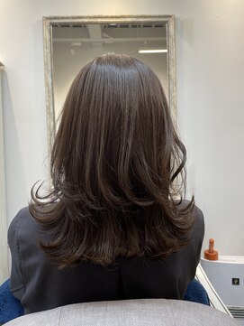 ヘアアンドヘッドスパ エリー(hair&headspa elly) 外ハネくびれレイヤー(モカベージュ)