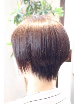 アトリエアルシュ(atelier ARCHE) 天然100％ヘナと小顔ショート、丸みショート