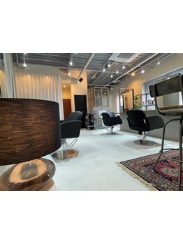 《熊谷駅徒歩3分》1席・1席にゆとりがある席数・空間で、至福のひと時をお過ごしいただけます―。