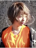 シアーベージュオリーブカラークールショートレイヤーボブルフ