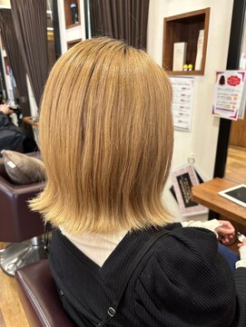 美容室ヒラトヤ 仙北店 大人かわいい小顔美シルエットネオウルフハイトーンくびれ巻き