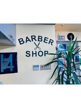 【カット＆シェービング＆眉カット＆シャンプー】\4,000☆昔ながらの理容室で、落ち着いて過ごせます。