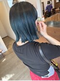 切りっぱなしボブ×ブルーカラー