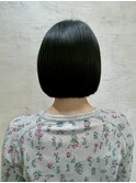 暗髪ボブ小顔カット