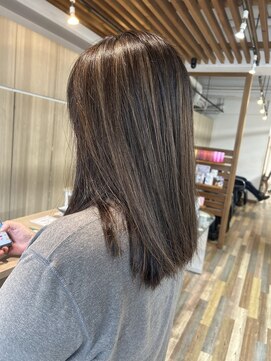 ラヴィエール(LAVIERE by R-EVOLUT) 白髪ぼかしハイライト 暗めベージュ 柏駅