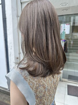 インビテーション(invitation) 柔らかグレージュ・イルミナカラー