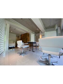 【代々木公園駅徒歩1分】完全マンツーマン施術◇光と緑を楽しめる癒しの空間で、あなたの魅力を引き出す。