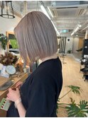 切りっぱなしボブ×ホワイトベージュ