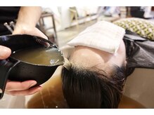 他では味わえない、ととのうシャンプーで髪と頭皮を労わります。