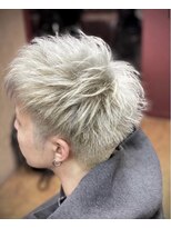 ニーフ(neaf) ハイトーン x 刈り上げショート
