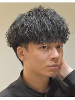 フリーク バーバーショップ 都島店(FREAK BARBER SHOP)&nbsp;黒髪縦落ちツイストスパイラルパーマツーブロックマッシュ
