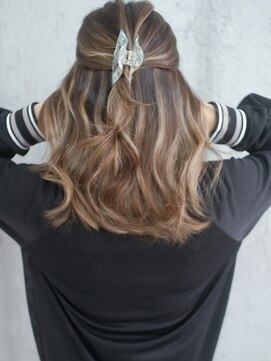 マリアナ(Mariana) ハイライトショートヘアレイヤーカットダブルカラー