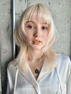 ノラジャーニー(NORA Journey) 【阿形】ミディアム ウルフカットブロンドレイヤーカット