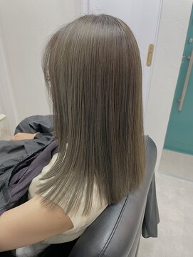 ツミキ(Tsumiki.) 白髪ぼかしハイライト×オリーブグレージュ