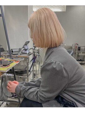 モノトーン(MONOTONE) ブロンドボブ