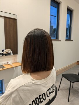 キッテ(Kitte) 前下がり切りっぱなしボブ