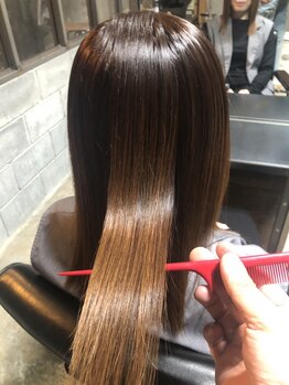 カフェアンドサロン フレーバー(cafe&salon FLAVOR)の写真/《カット＋縮毛矯正￥11,550～》通いやすい価格なのに丁寧×綺麗な仕上がり♪長年の経験と技術で美髪に！
