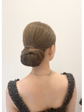 スタジオタロ(Studio talo) ツヤっとシニョン