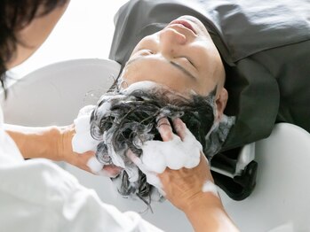 レイ(Ray)の写真/頭皮が気になる季節にオススメ！しっかりと汚れを洗浄しサッパリ！頭皮環境を整え、健康的な髪へ導きます◎