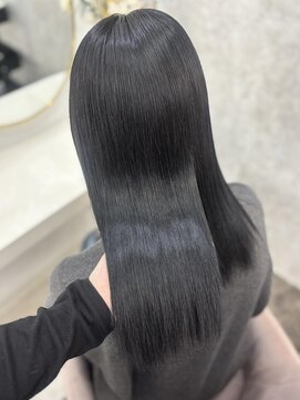 ラビス(Lovis) 黒髪カタログ/ボブルフ/ネビージュ/小顔に見せるヘア/ワンレン