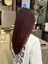 アロッタ 梅田茶屋町(alotta) ストレートでも立体感◎黒髪ベースに映えるレッドハイライト
