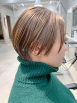 テトヘアー(teto hair) ミルクティベージュ 、前下がりショート、マニッシュショート