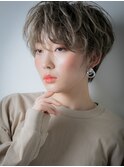クールなクリアカラーくせ毛風ひし形ショートz戸頭20代30代40代