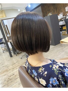 エミュー(emue) 京都◇20代30代人気♪大人耳かけショートボブグレージュ◇中島