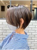 絶壁解消×カーキグレージュ×40代×前髪長め大人ショートボブ永