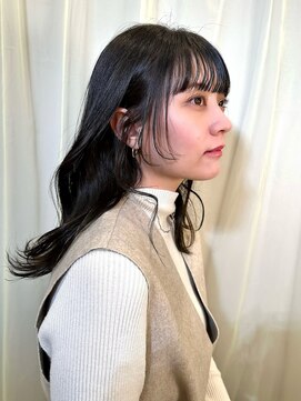 ピークアブー ワン(PEEK-A-BOO ONE) 小顔ウルフのセミロングヘア