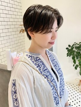 ミー(me.) 黒髪　ハンサムショート　パーマ