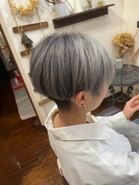 美容室 メザミー MESAMIES 奥行きショート♪大人かわいい小顔ショート☆ホワイトハイライト