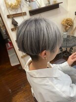 美容室 メザミー MESAMIES 奥行きショート♪大人かわいい小顔ショート☆ホワイトハイライト